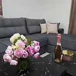 Panorama House With Private Garden & Jacuzzi شقة *