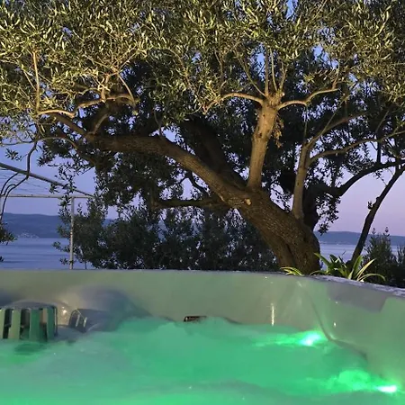 Panorama House With Private Garden & Jacuzzi Two Units