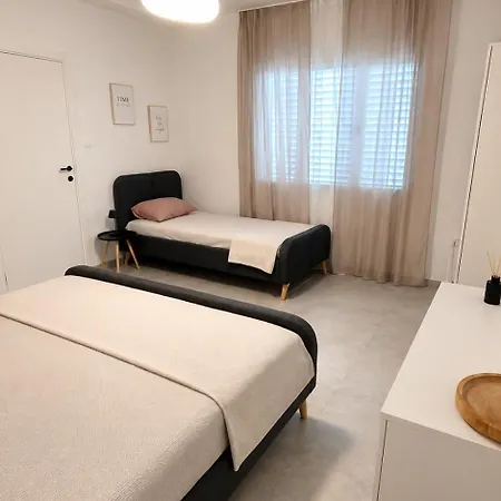 Panorama House With Private Garden & Jacuzzi Two Units * 杜基拉特