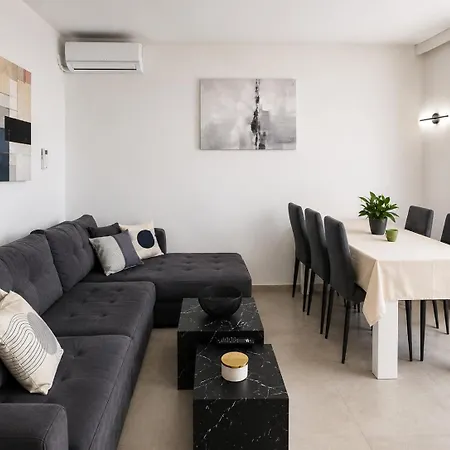 Daire Panorama House With Private Garden & Jacuzzi Two Units