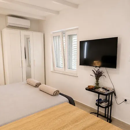 Panorama House With Private Garden & Jacuzzi Two Units * Dugi Rat