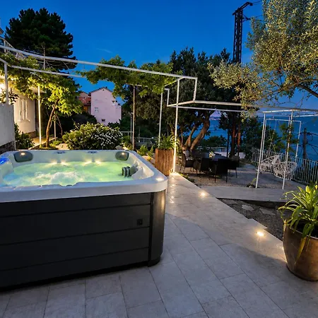 Panorama House With Private Garden & Jacuzzi Two Units