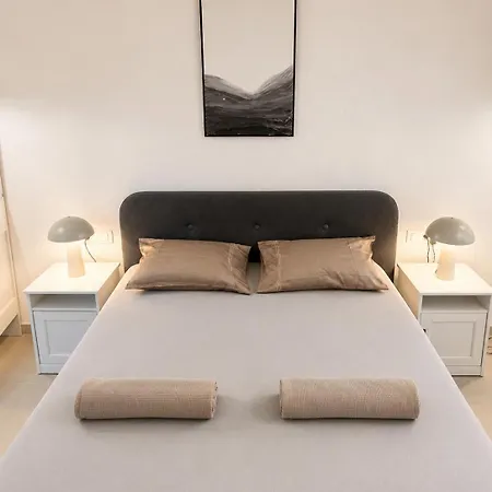 Panorama House With Private Garden & Jacuzzi Two Units Apartament *