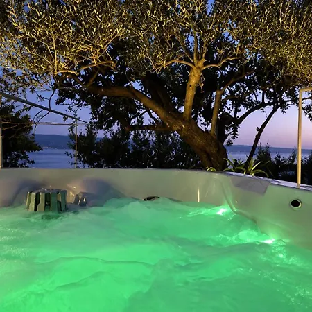 Panorama House With Private Garden & Jacuzzi Two Units *